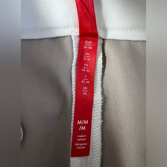 New SPANX Silver Linings Kick Flare Pull-on Pants size Medium in Classic White - Picture 11 of 16